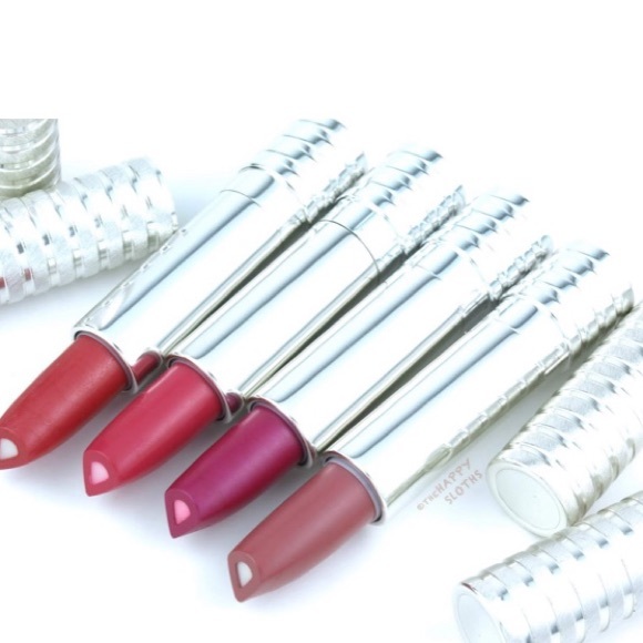 Clinique Dramatically Different Lipstick 20 Red - Picture 4 of 7